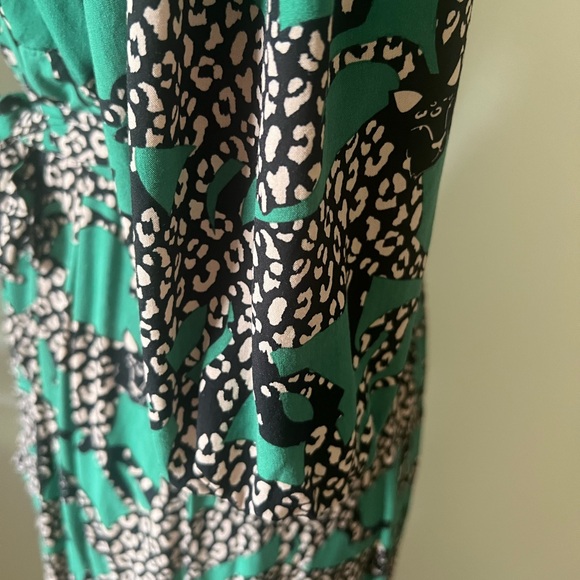 Green Patterned Women's Dress - Picture 5 of 10